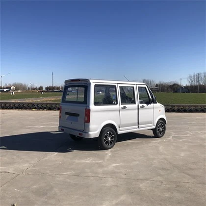 Закрита вантажівка